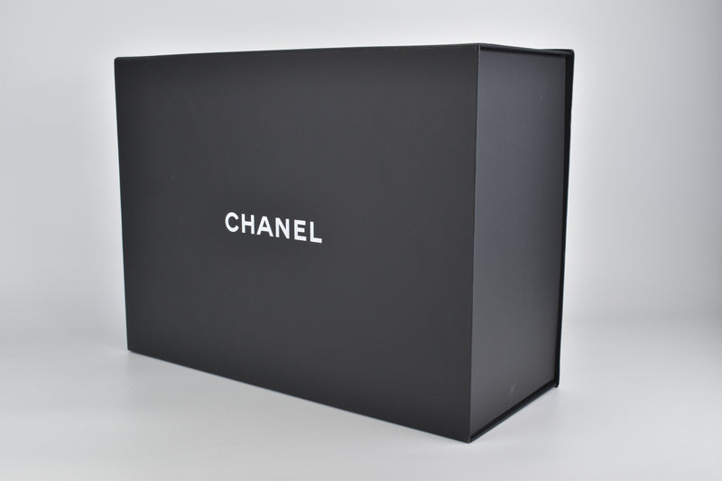Chanel 19 Kulit Kambing Maxi Quilted dalam Emas dengan Perkakasan Logam Berwarna Emas, Berwarna Perak &amp; Ruthenium