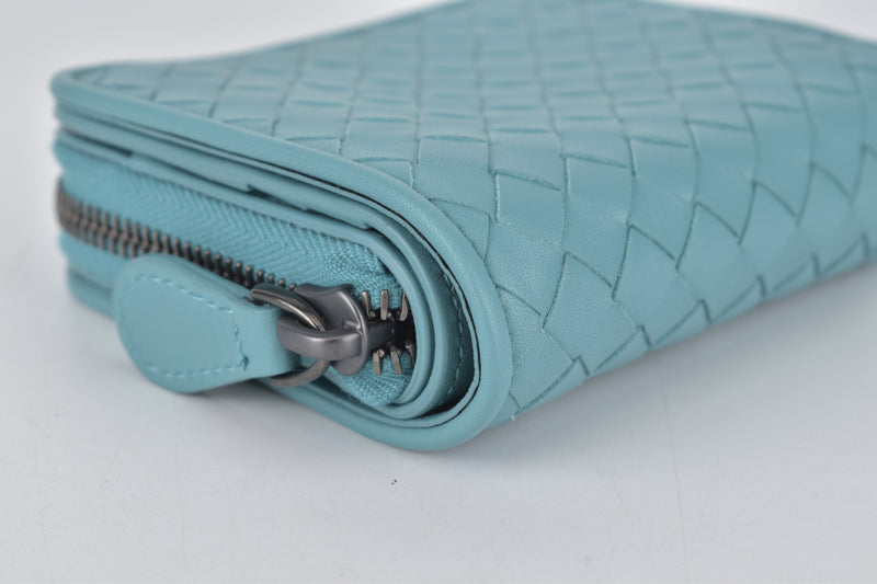 624048 Intrecciato Vitello Nappa Bifold Small Zip Around Wallet in Blue