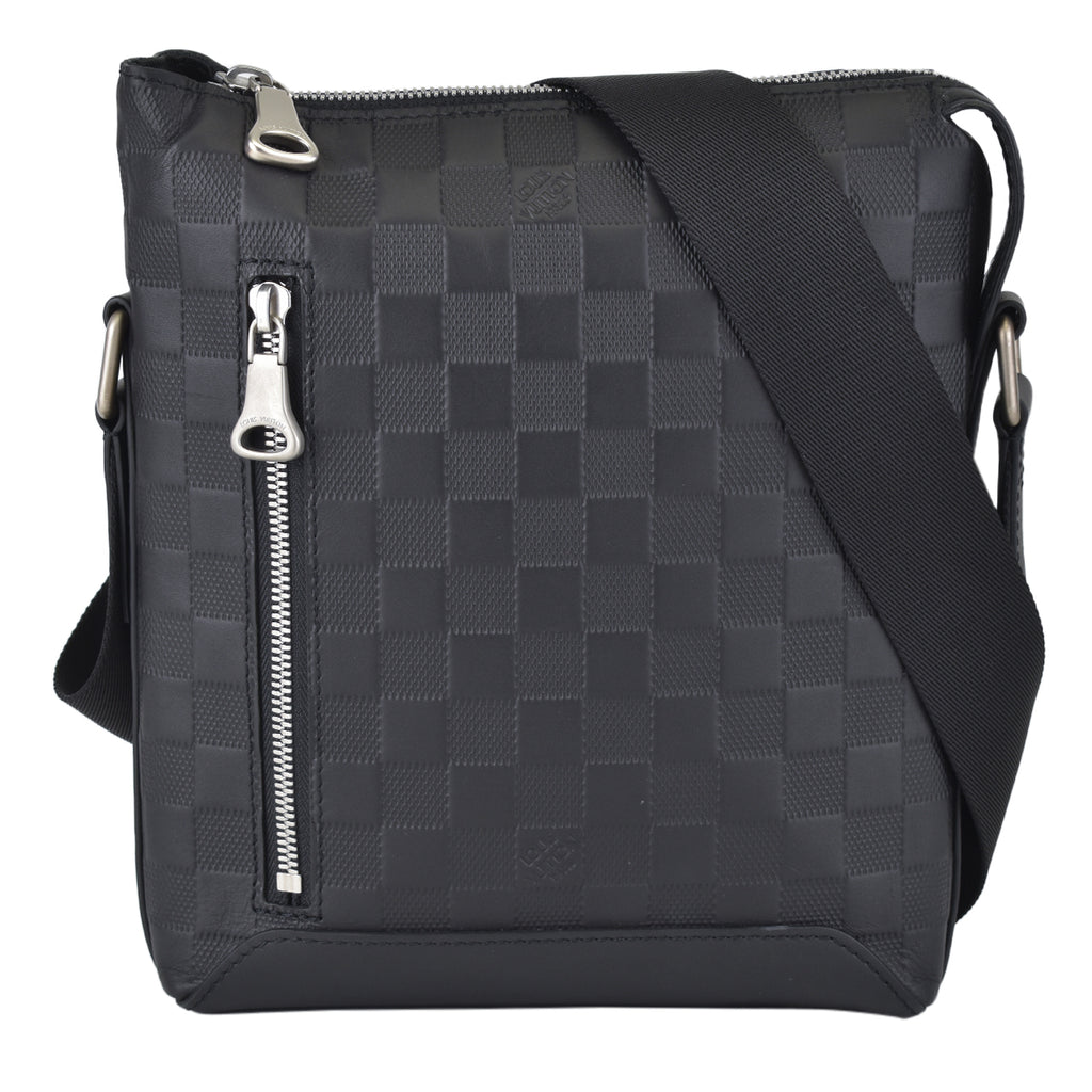 e-glampot.com on Instagram: 7327-19 Damier Infini Leather BB Black Discovery  Messenger Bag Date Code: CA416 Condition: Used 9/10 Remarks: Used but like  new; minor tarnish on hardware, minor spot on base exterior.