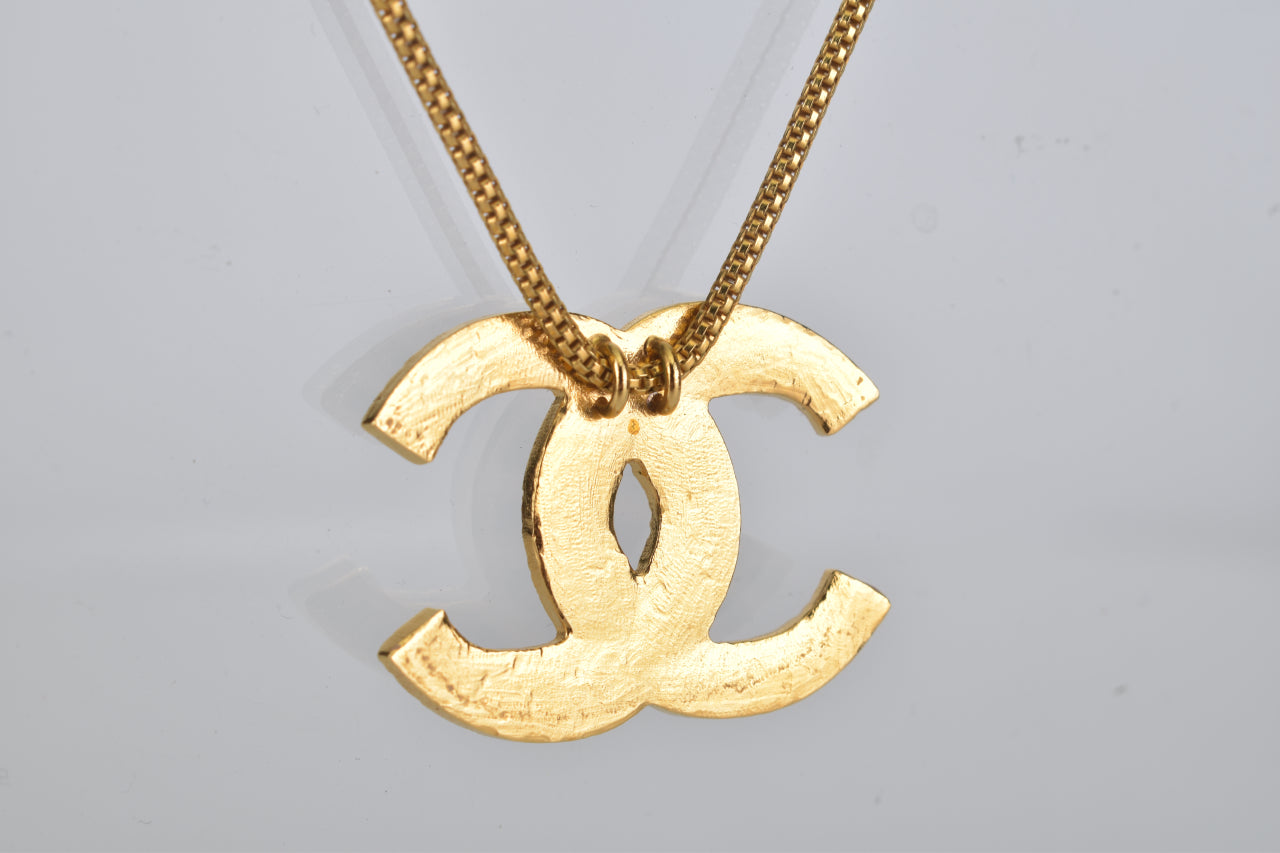 B19 Gold Metal Black Resin CC Pendant Necklace