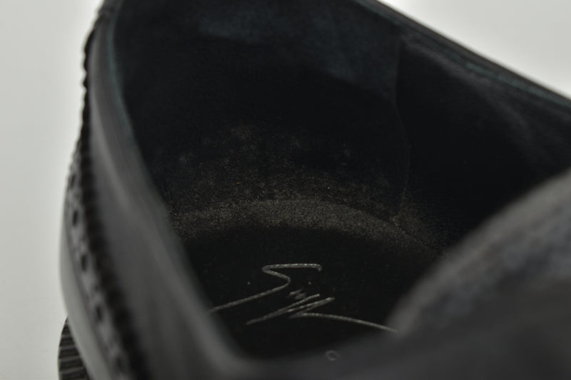 Zip Wingtip Brogues in Black Leather/Grey Fabric