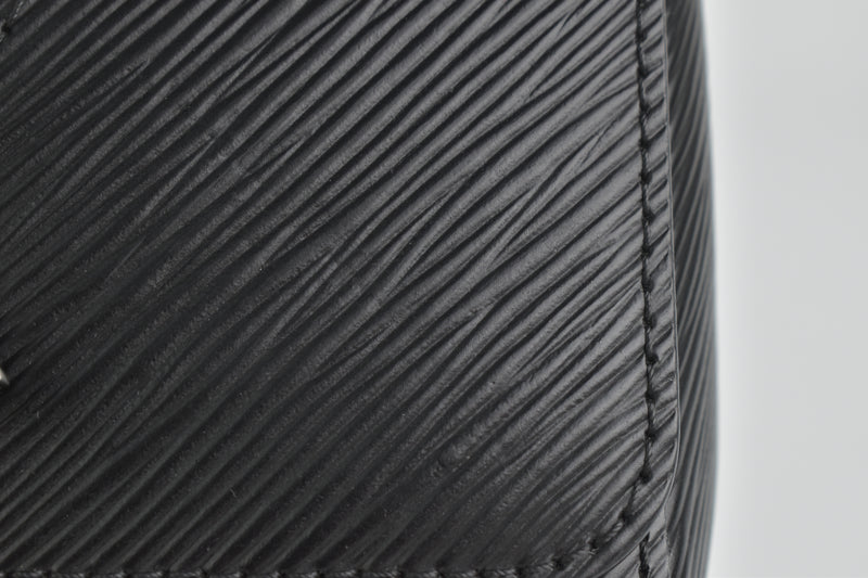 M21133 Black Epi Leather Twist PM Bag
