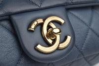 CC Crown Flap Lambskin dalam Ombre Blue