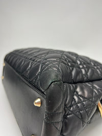 黑色藤格纹绗缝小羊皮柔软购物手提包
