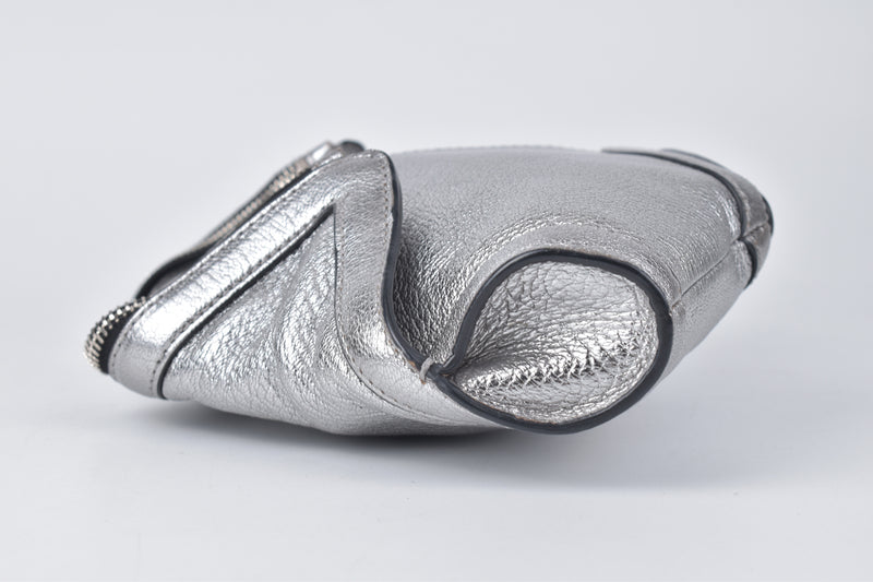 Metallic Silver de Manta Magnetic Clutch