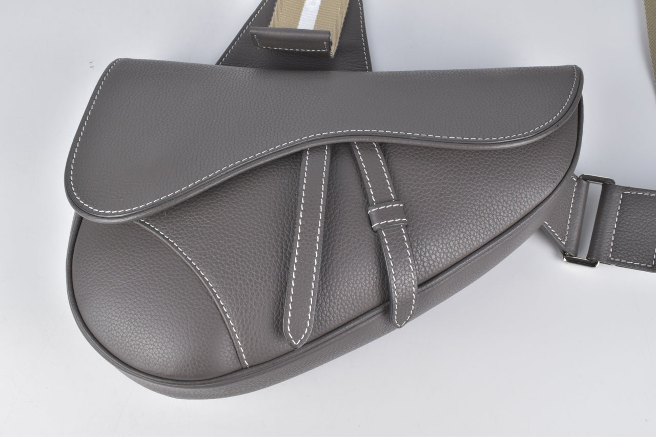 Homme Saddle in Taupe Grained Calfskin