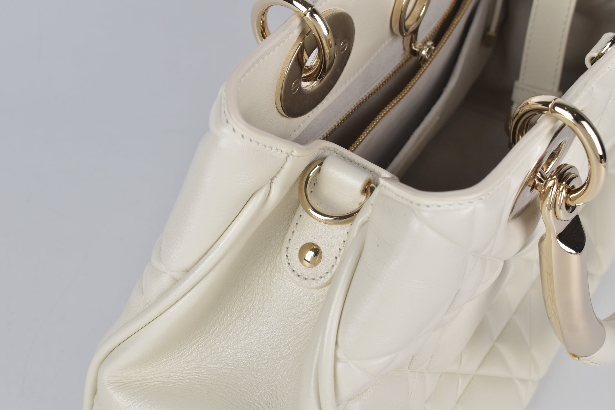 The Lady 95.22 Bag in White LGHW