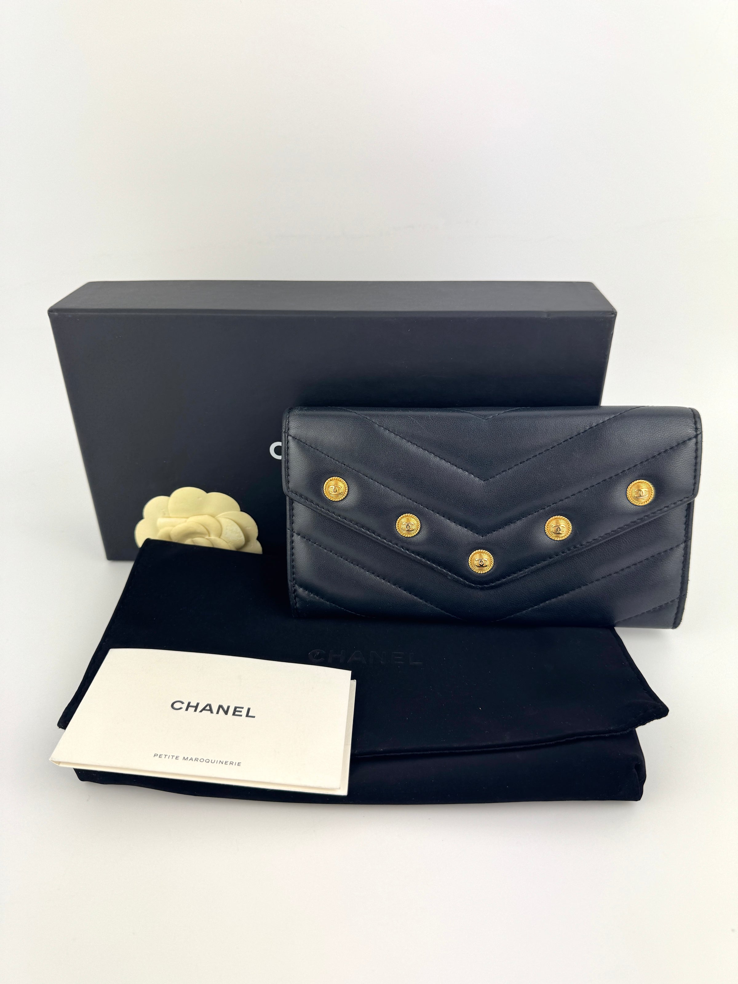 Lambskin Chevron Quilted Medallion Gusset Wallet Black