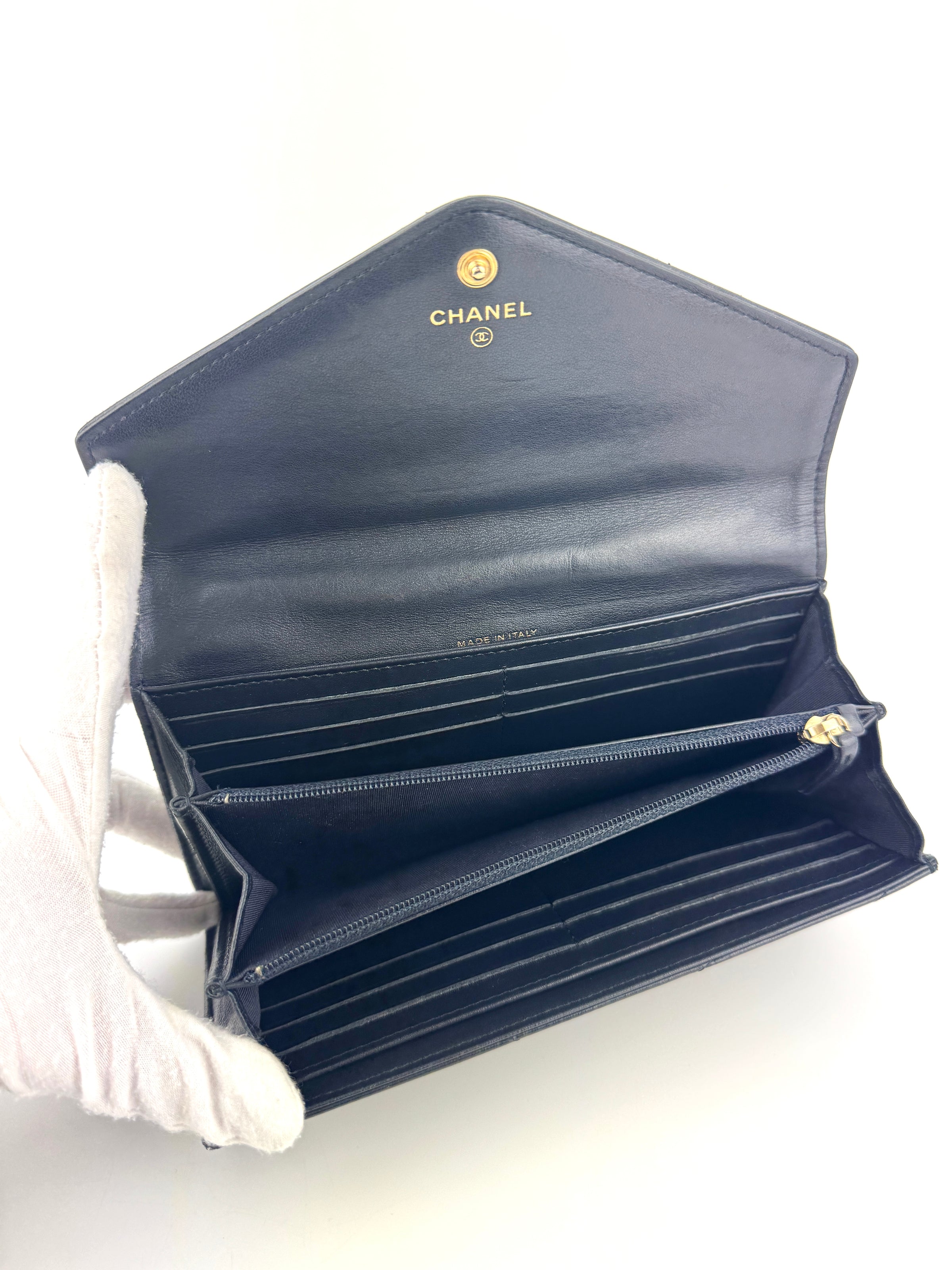 Lambskin Chevron Quilted Medallion Gusset Wallet Black