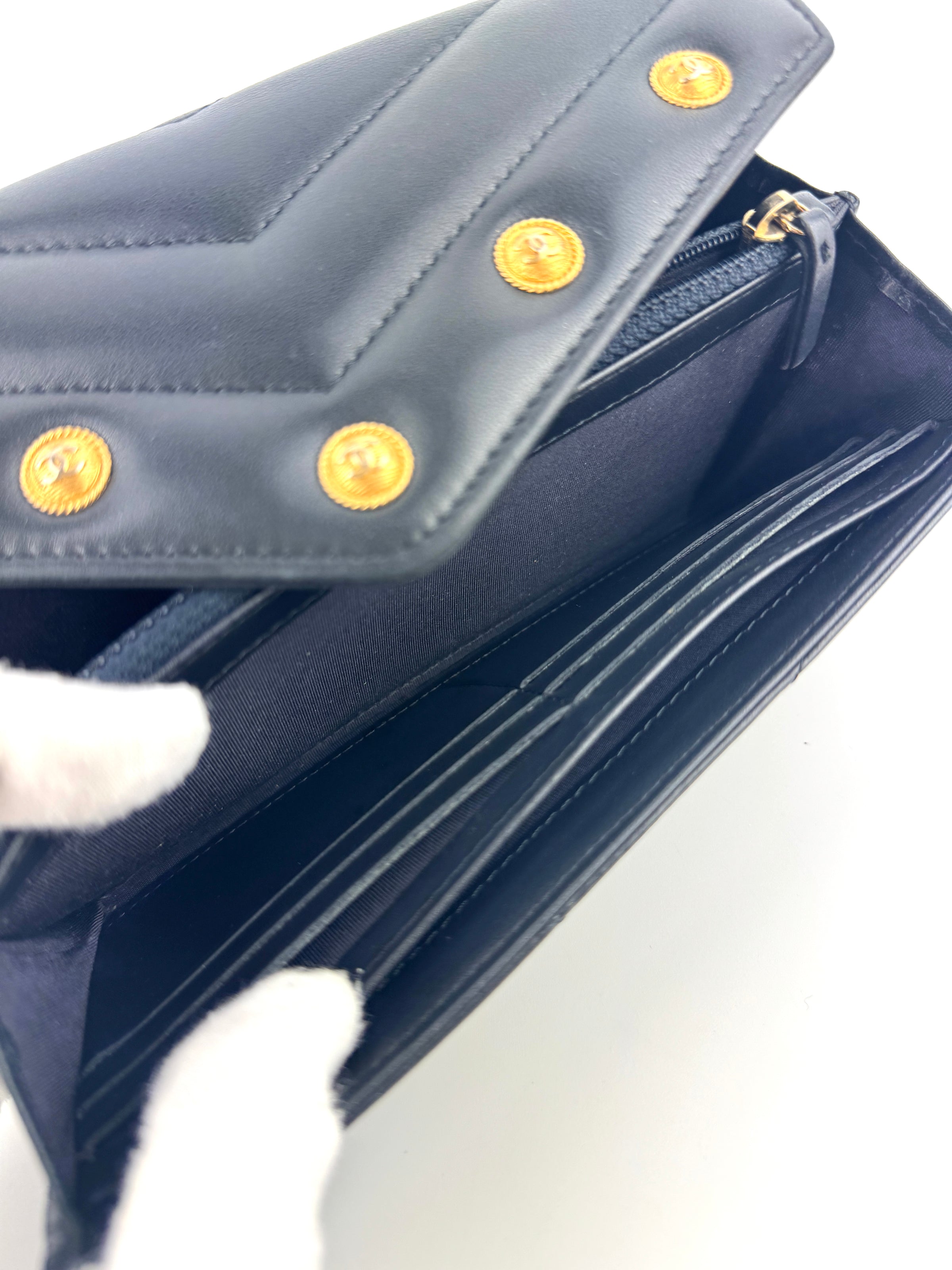 Lambskin Chevron Quilted Medallion Gusset Wallet Black