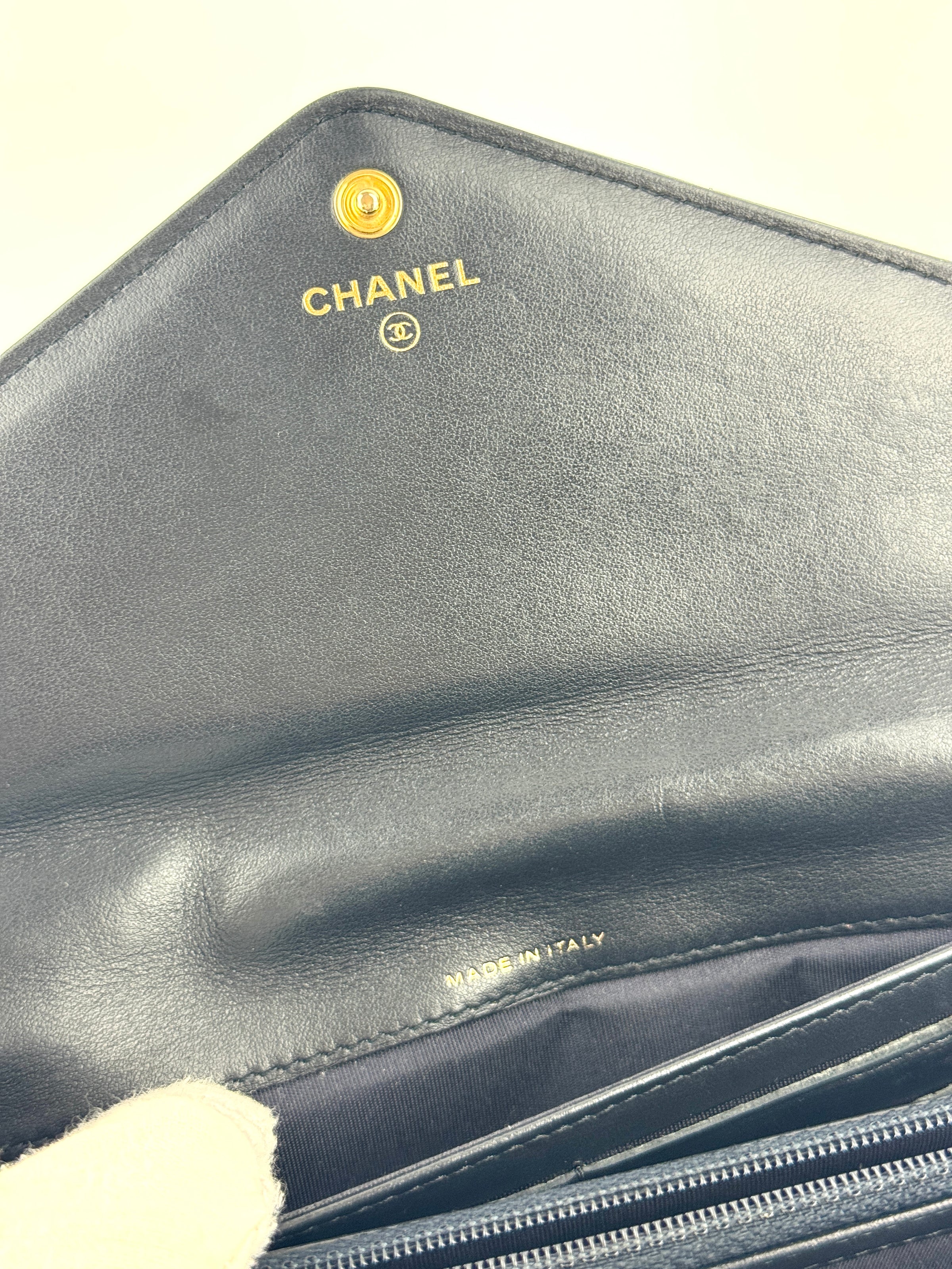 Lambskin Chevron Quilted Medallion Gusset Wallet Black