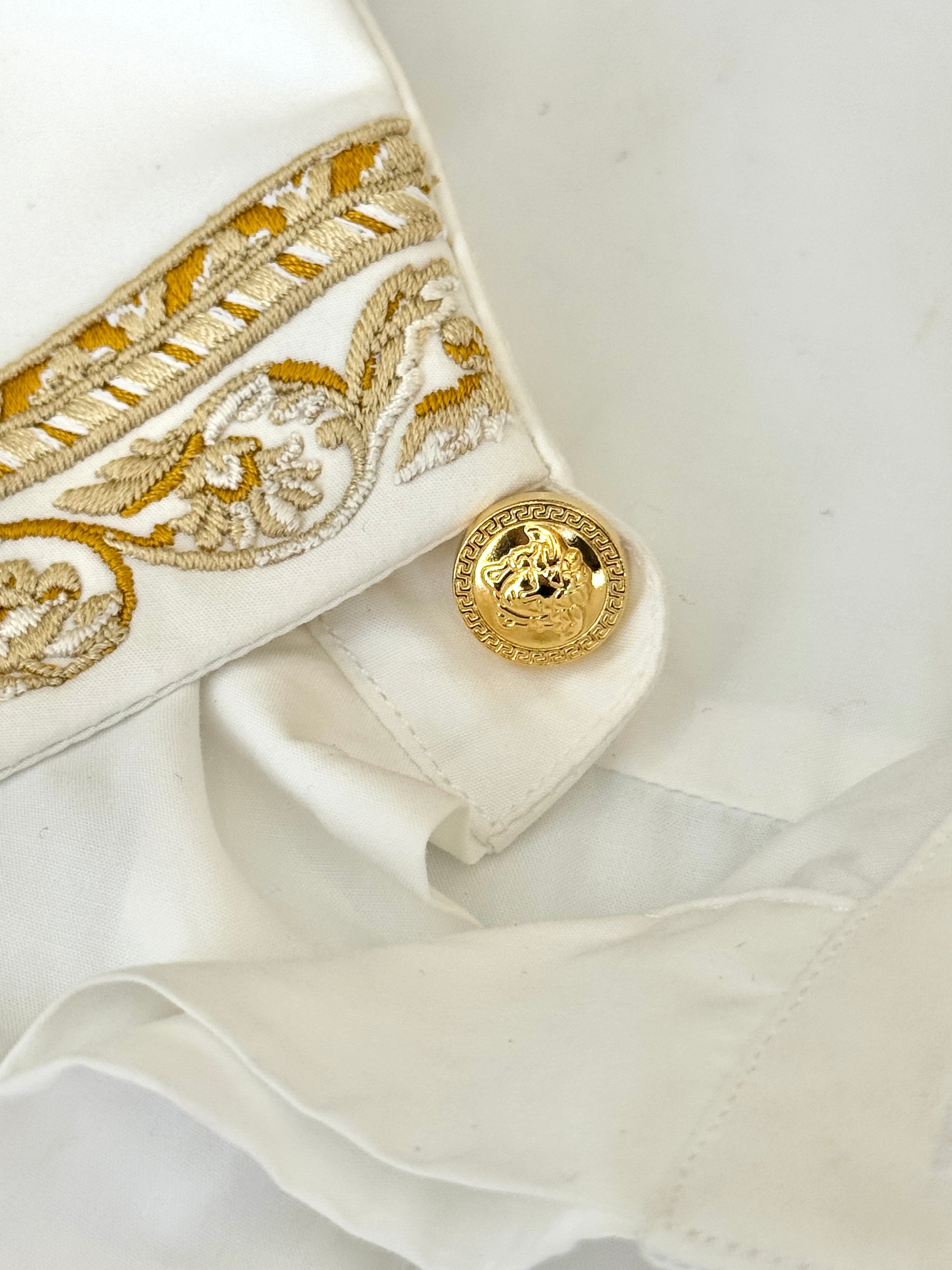 White Baroque Embroidered Collars Shirt Size 41 - Glampot