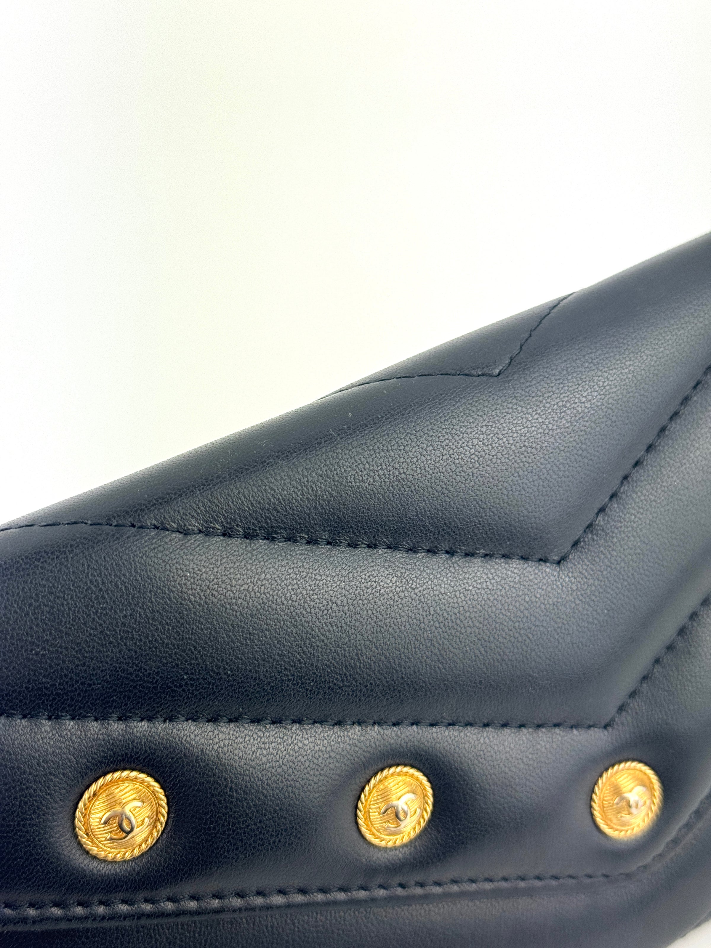 Lambskin Chevron Quilted Medallion Gusset Wallet Black