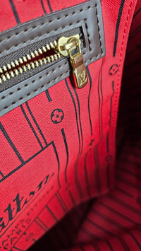 Neverfull GM in Damier Ebene/Cerise Red