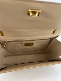 Ginny 25 Shoulder Bag in Beige Condition: Used 9/10