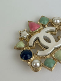 A19P Multicolor Brooch in Gold Tone and Pearl