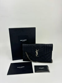 Envelope Wallet on Chain in Black SHW