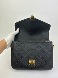 Pochette Metis in Noir Monogram Empreinte Leather