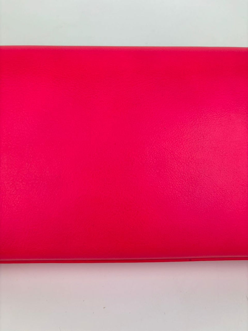 326079 Cassandre Clutch in Fuchsia&nbsp;