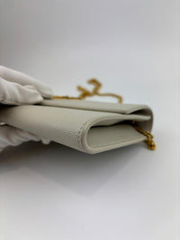 Uptown Chain Wallet in Blanc Vintage Grain De Poudre Embossed Leather