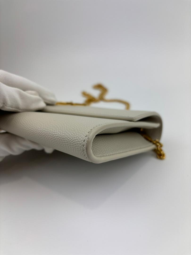 Uptown Chain Wallet in Blanc Vintage Grain De Poudre Embossed Leather