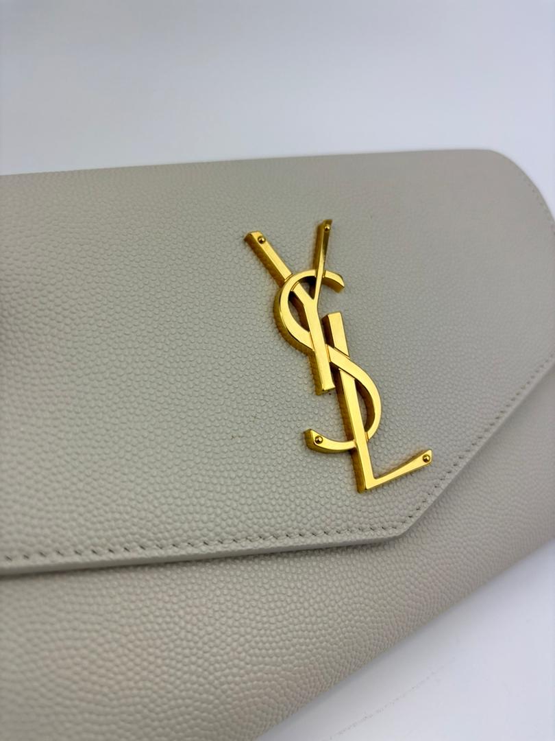 Uptown Chain Wallet in Blanc Vintage Grain De Poudre Embossed Leather