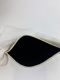 Uptown Chain Wallet in Blanc Vintage Grain De Poudre Embossed Leather