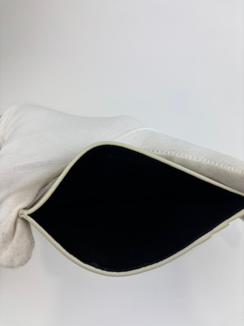 Uptown Chain Wallet in Blanc Vintage Grain De Poudre Embossed Leather