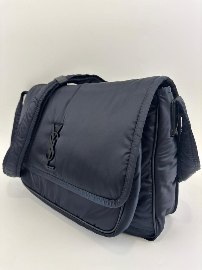 Niki Econyl Messenger Bag in Black