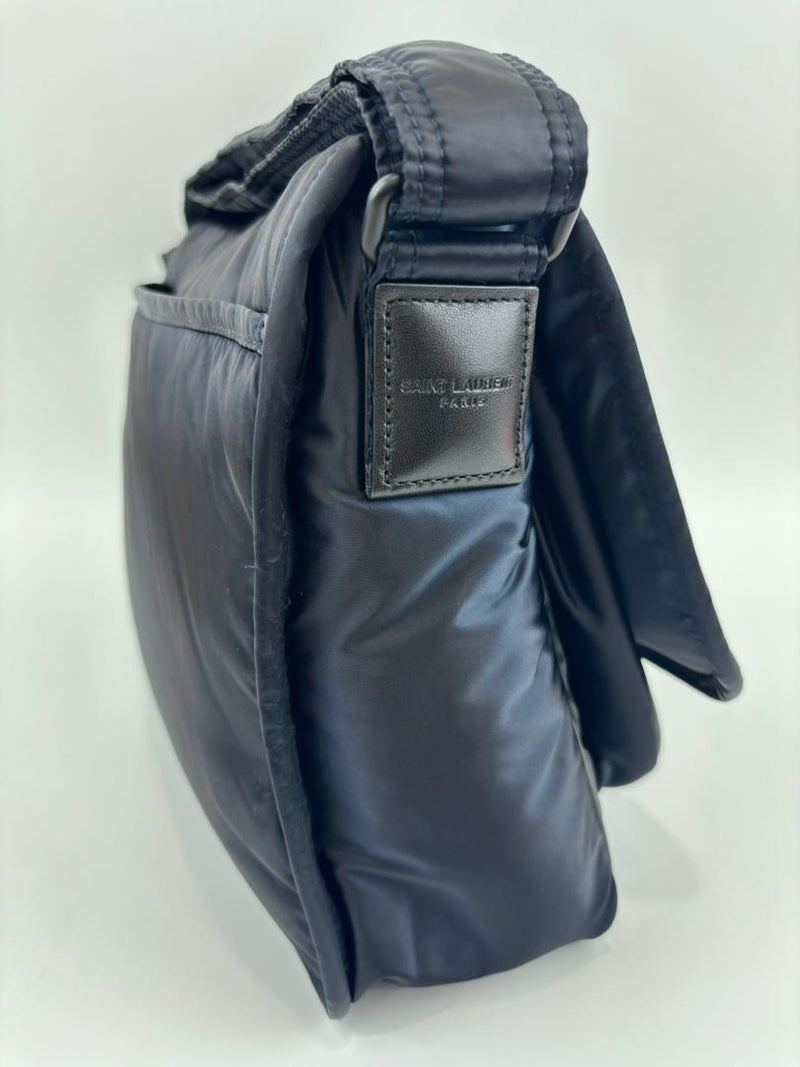 Niki Econyl Messenger Bag in Black