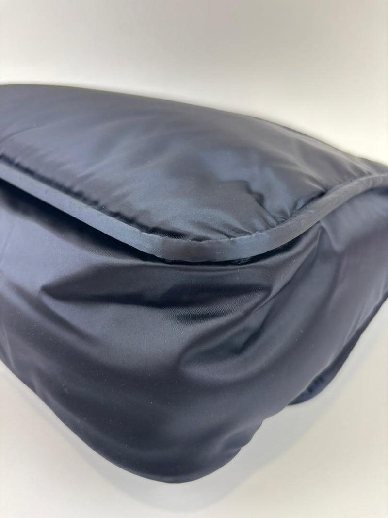 Niki Econyl Messenger Bag in Black