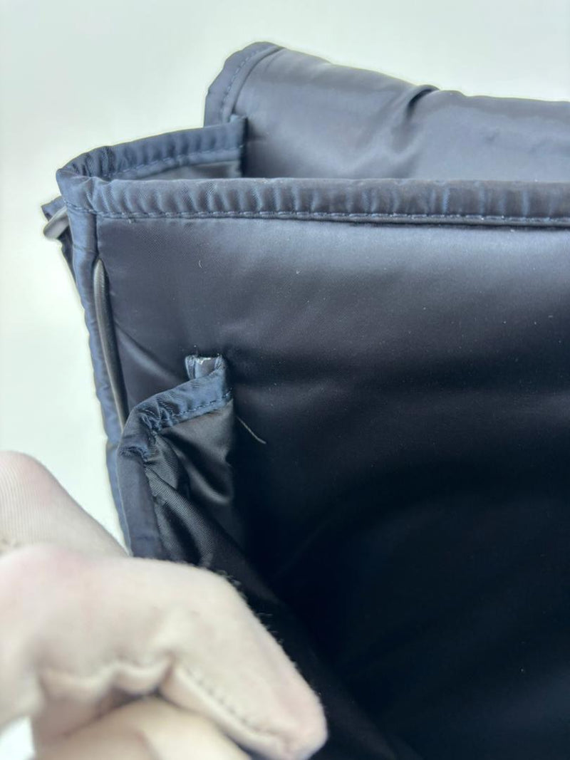 Niki Econyl Messenger Bag in Black