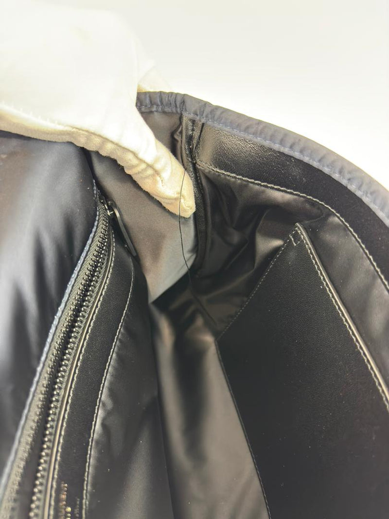 Niki Econyl Messenger Bag in Black