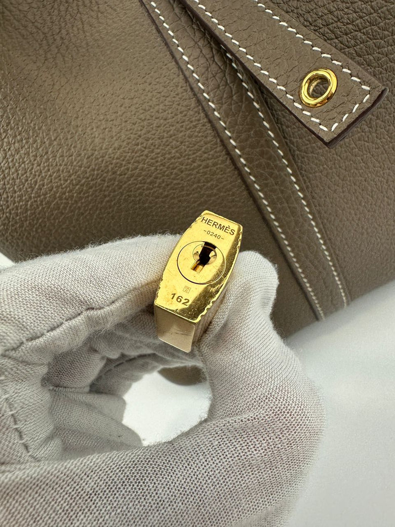 Picotin Lock 22 Etoupe Taurillon Clemence GHW