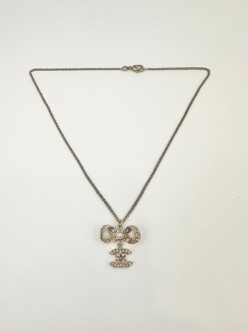 B15 Ribbon Pave Necklace