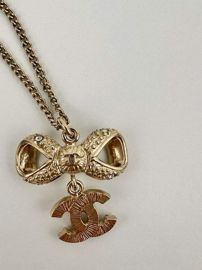 B15 Ribbon Pave Necklace