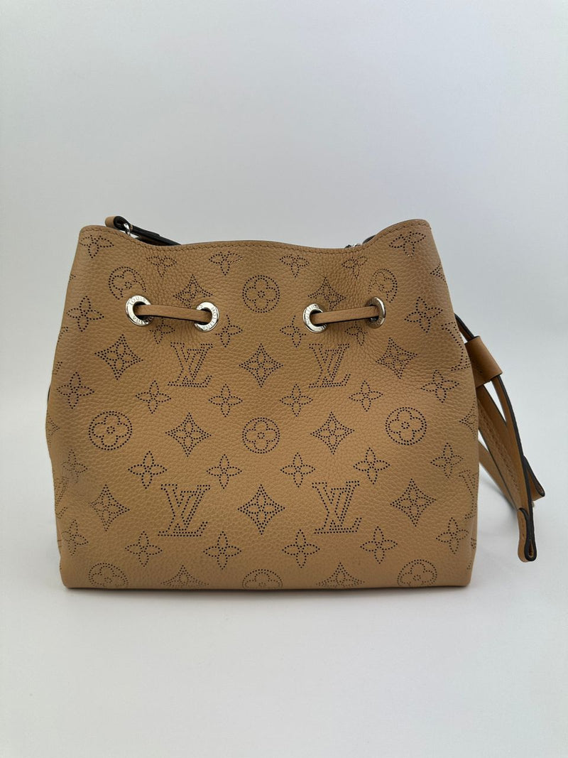 M59369 Bella Mahina Galet Calfskin Leather Bucket Bag (RFID)