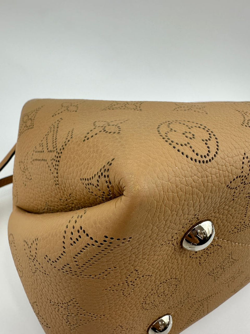 M59369 Bella Mahina Galet Calfskin Leather Bucket Bag (RFID)