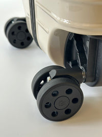 Essential Lite Check-In L Gloss Ivory Beige