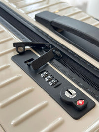 Essential Lite Check-In L Gloss Ivory Beige