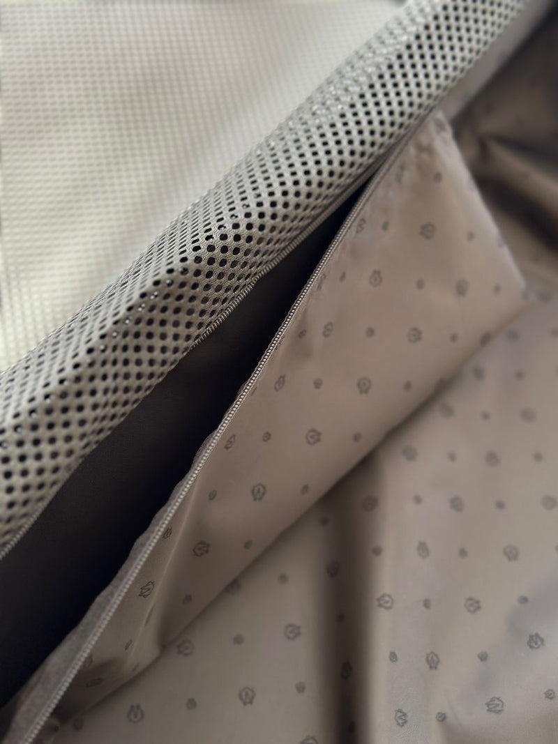 Essential Lite Check-In L Gloss Ivory Beige