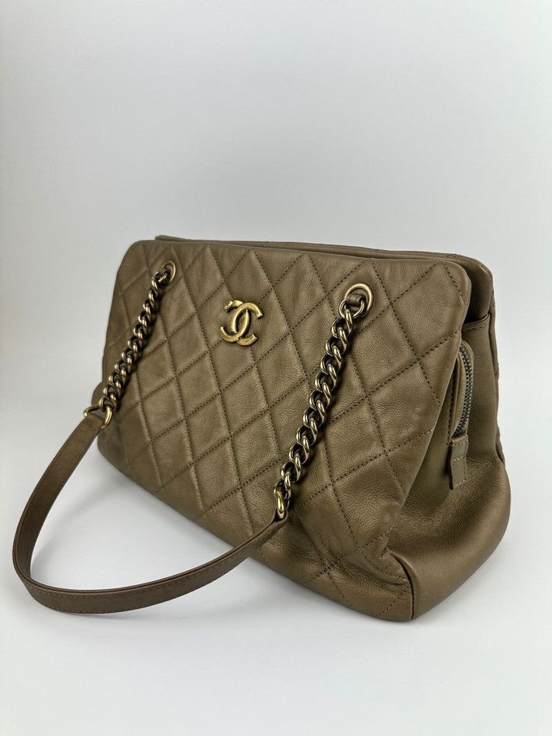 A67493 CC Quilted Matte Gold Shoulder Tote