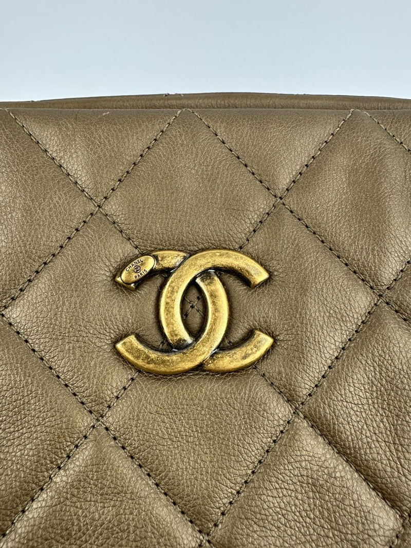 A67493 CC Quilted Matte Gold Shoulder Tote