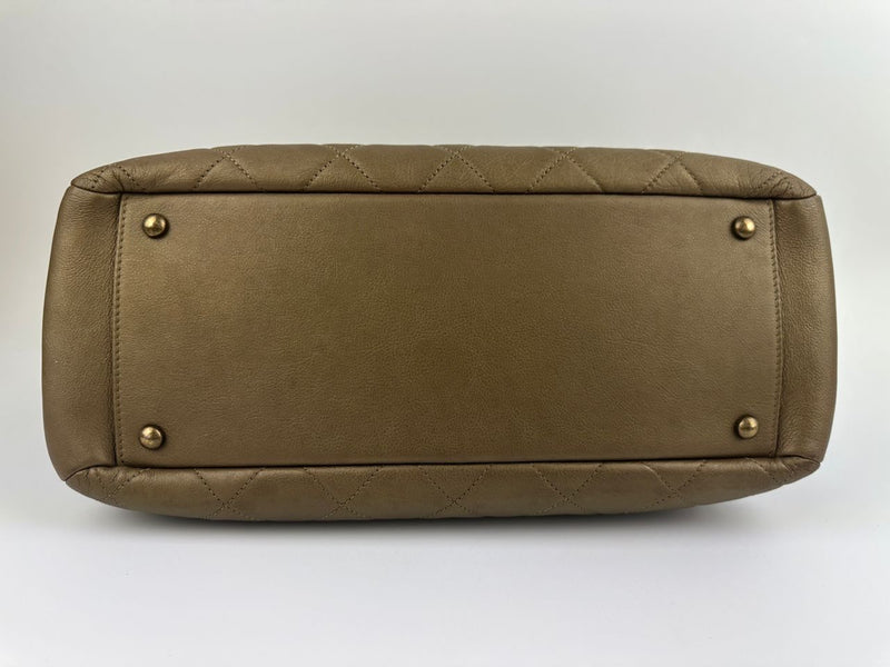 A67493 CC Quilted Matte Gold Shoulder Tote