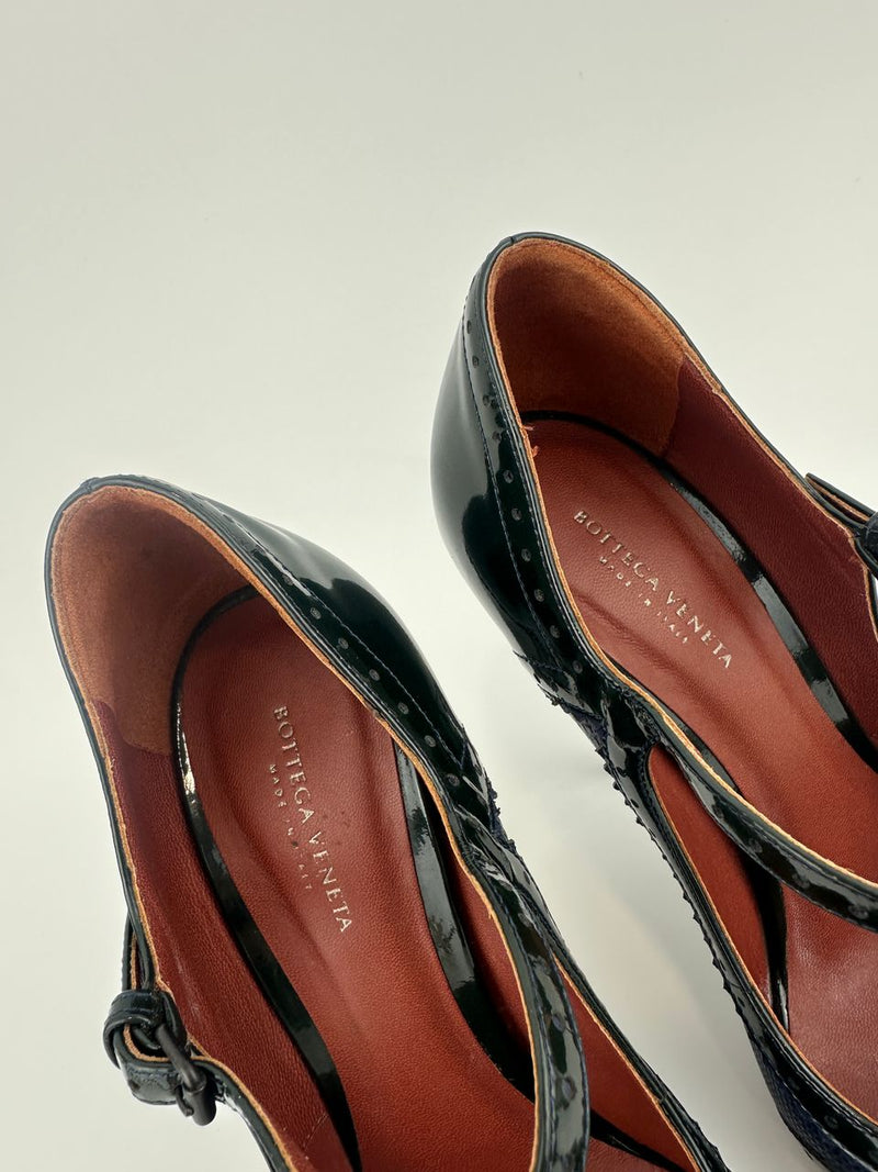 Heeled Mary Jane &amp; Perforated Details in Black Shiny Leather Size 37