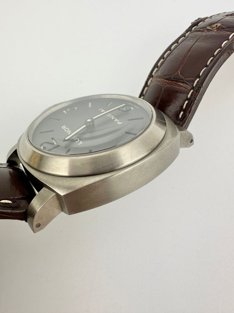 PAM176 Luminor Base Titanium