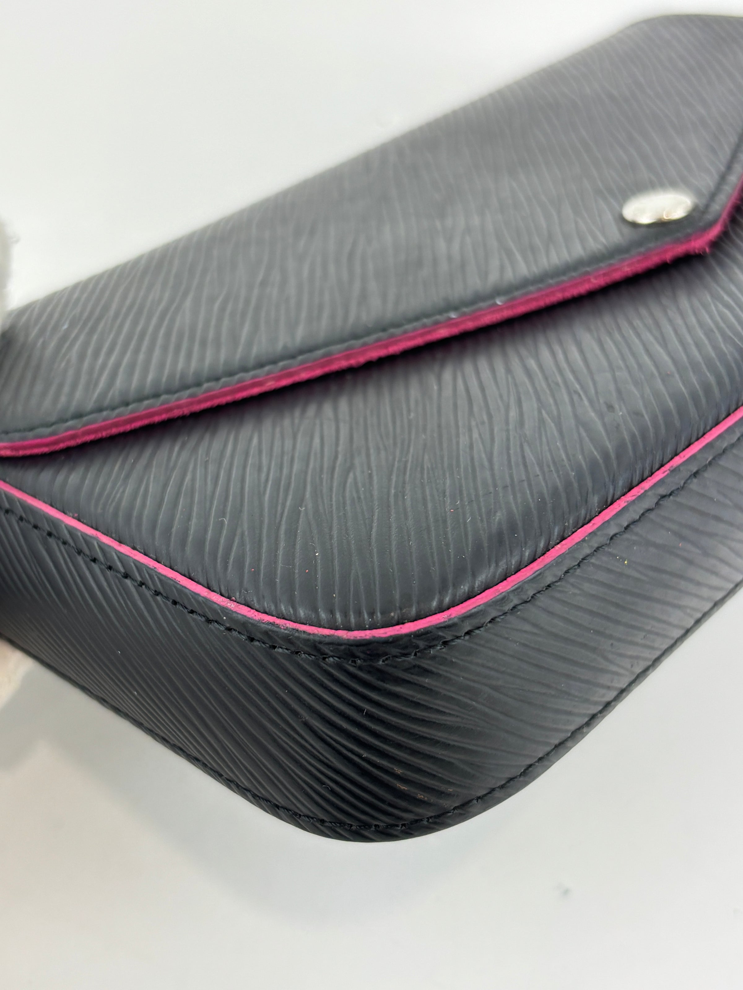 Pochette Felicie Black / Pink Epi Leather