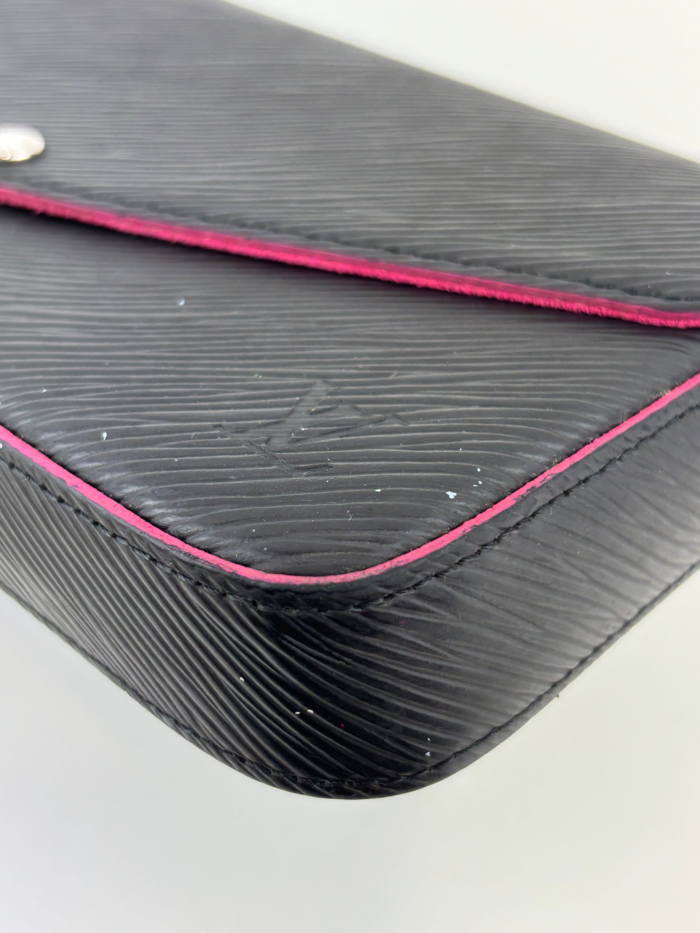 Pochette Felicie Black / Pink Epi Leather