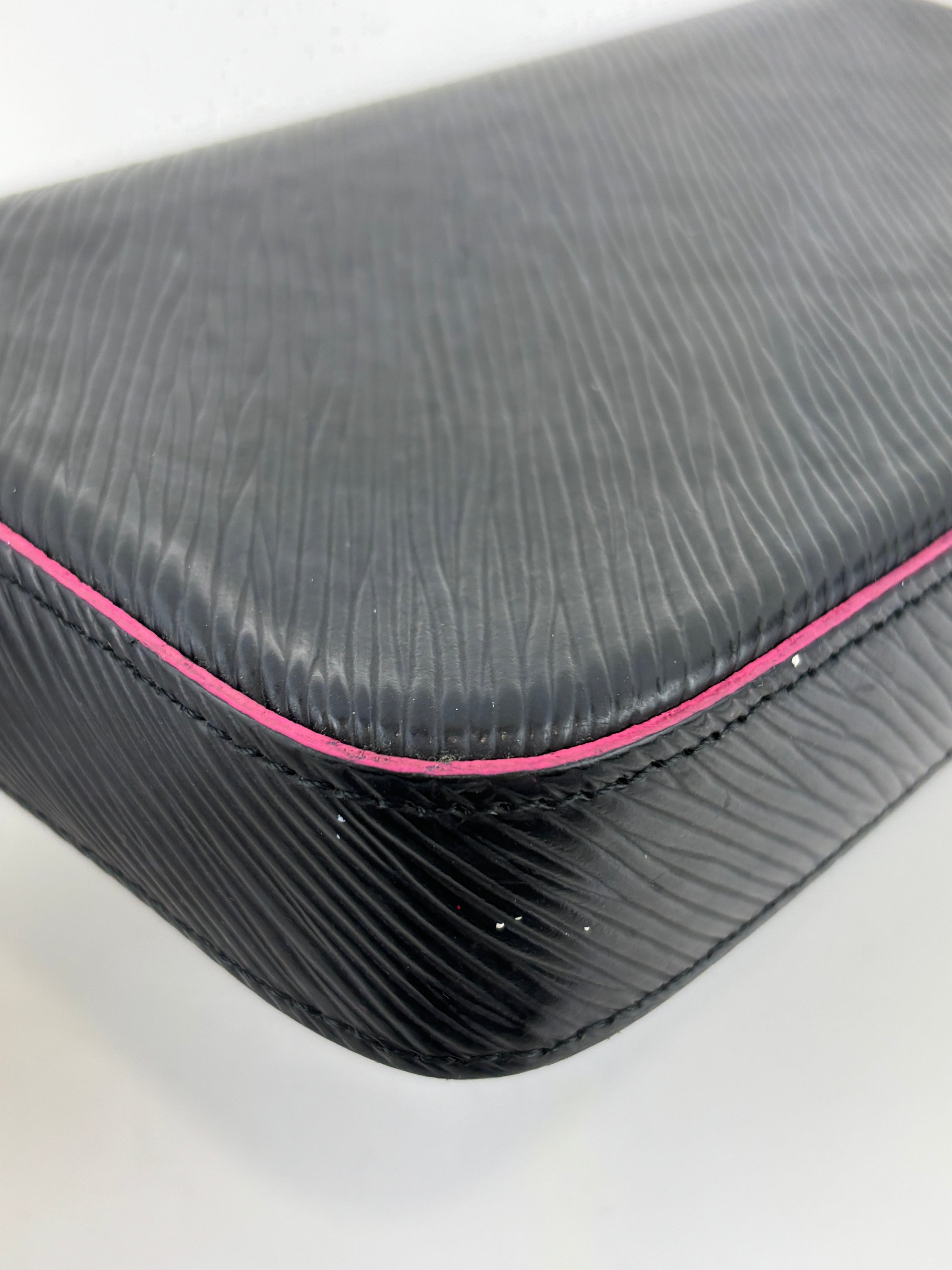 Pochette Felicie Black / Pink Epi Leather