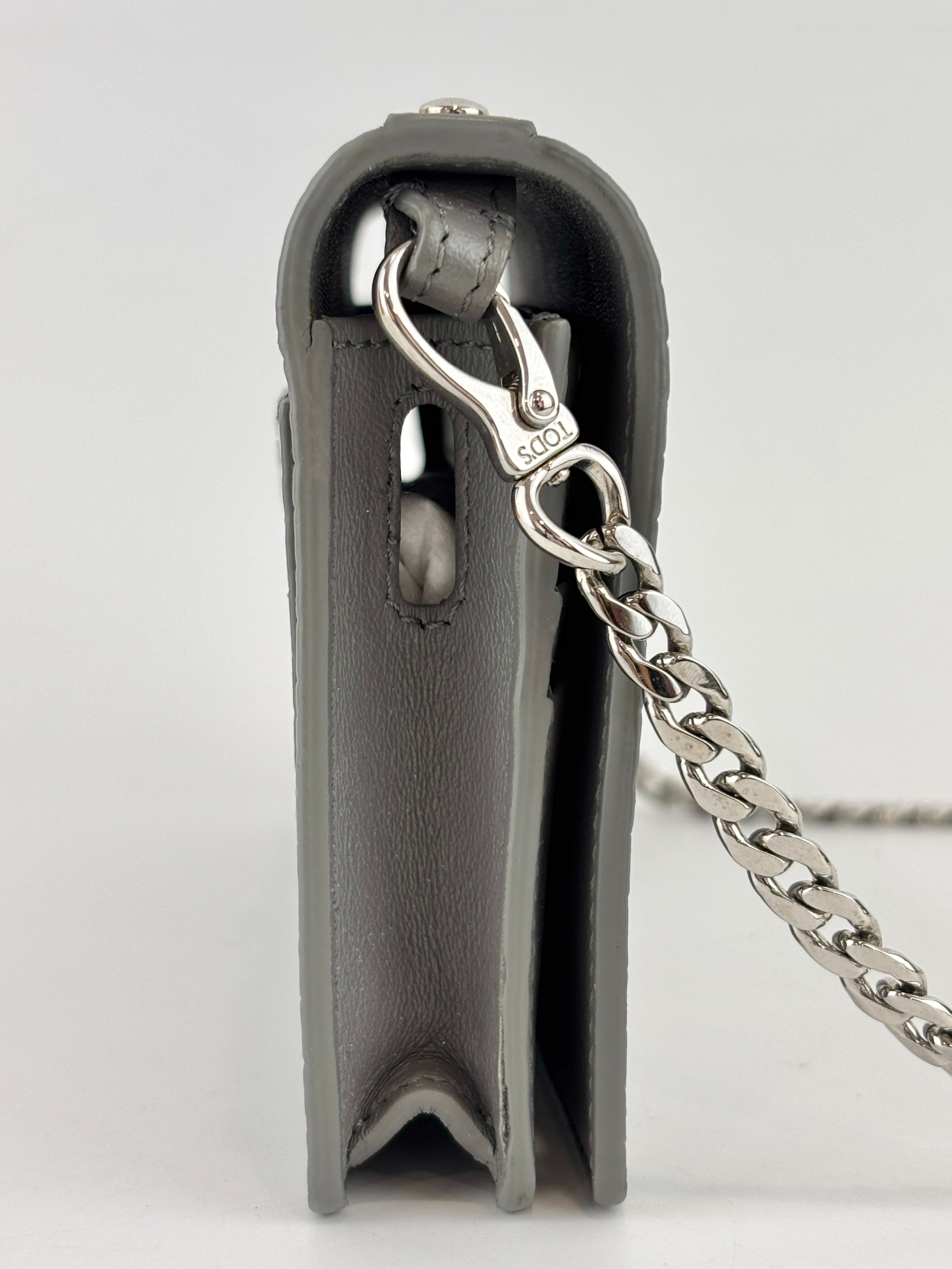Double T Logo Chain WOC in Grey Croc Embossed